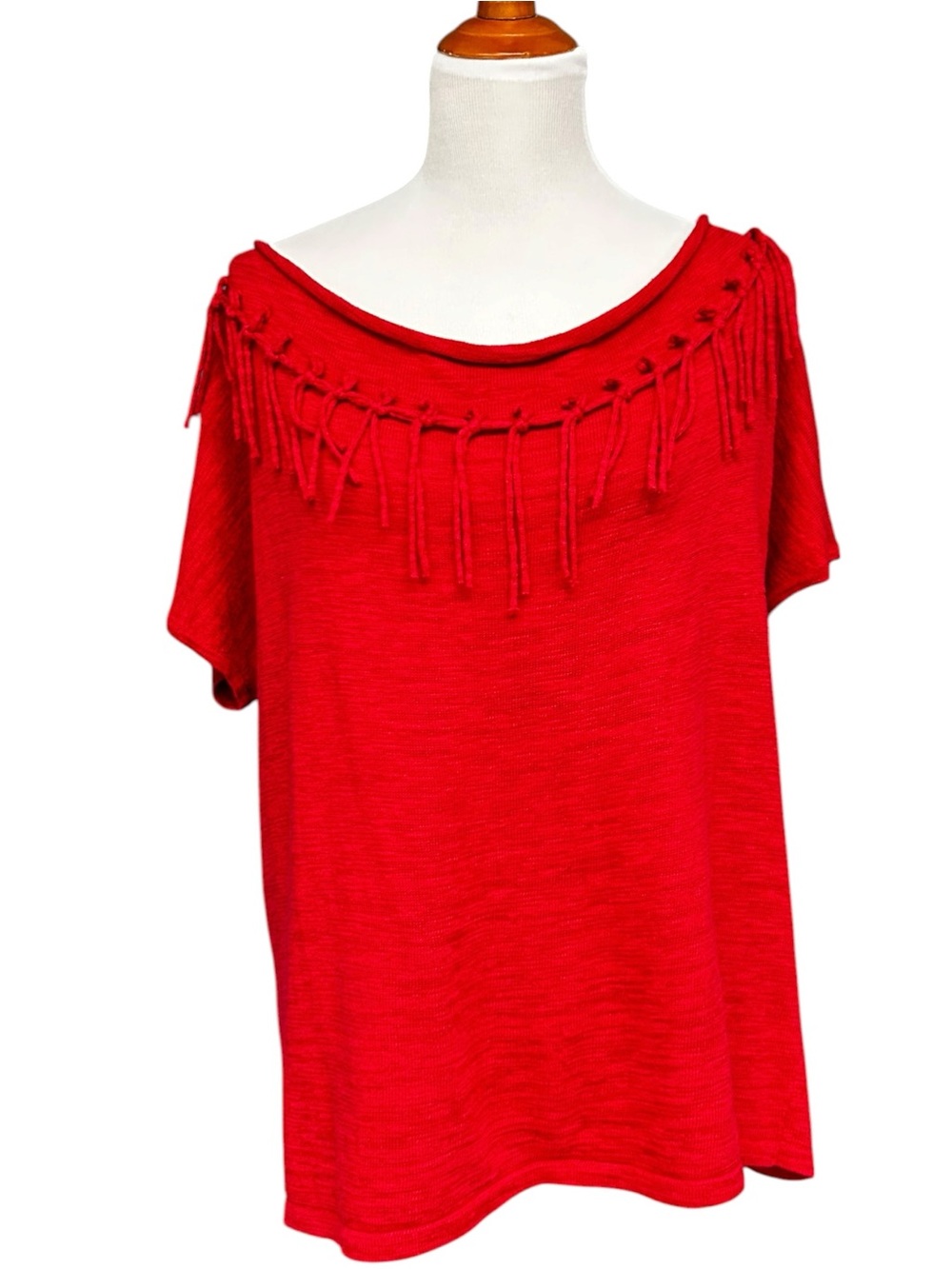 Chico’s Red Fringe Neck Short Sleeve Knit Top Size 2 (Large)